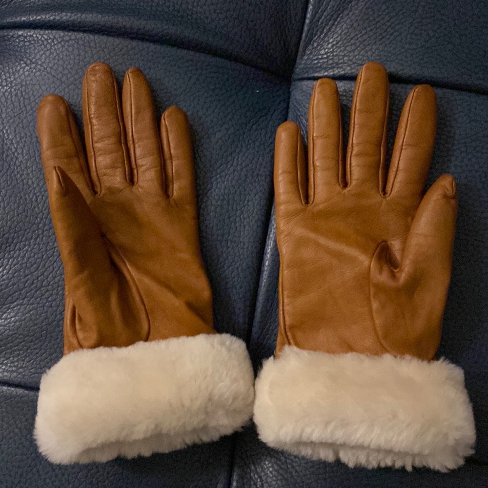 UGG leather gloves